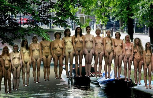 Tunick, i nudisti olandesi tra i Canali di Amsterdam